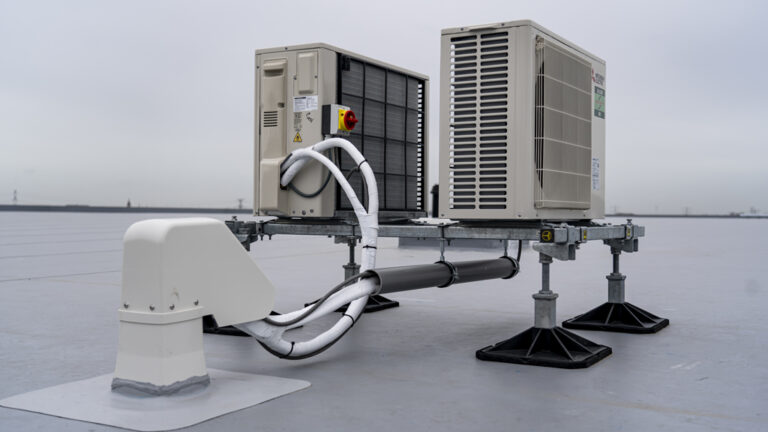 Buitenunit van een airco- of warmtepompinstallatie